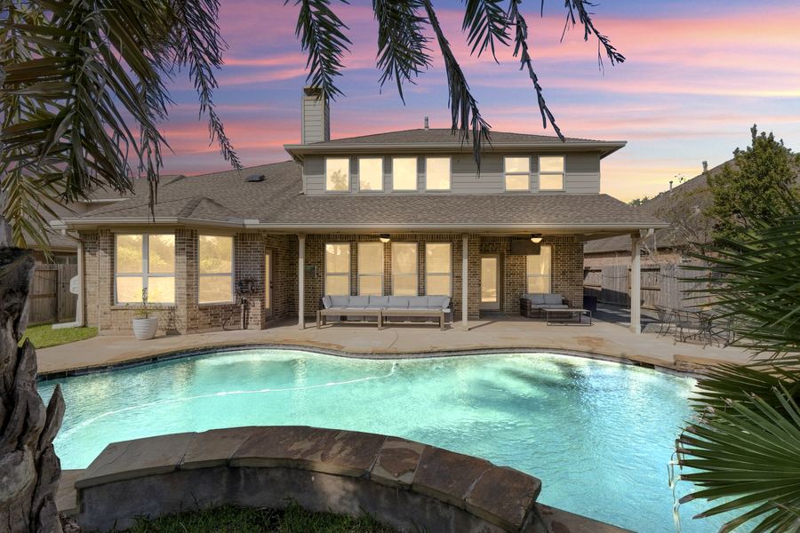 Twilight pool & patio — Tomball, TX